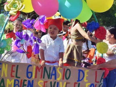 ¡Qué viva San Pedro! Gimnasio de la Niñez se vinculó al Festival Folclórico Colombiano.