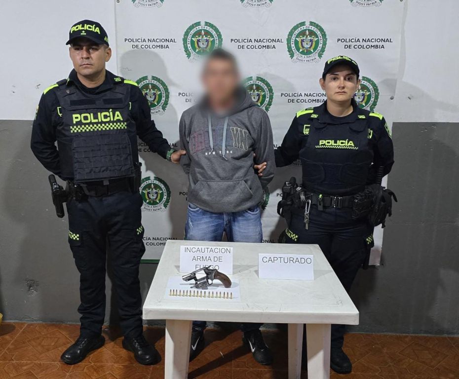 Detienen hombre que se movilizaba en Moto, y con arma ilegal