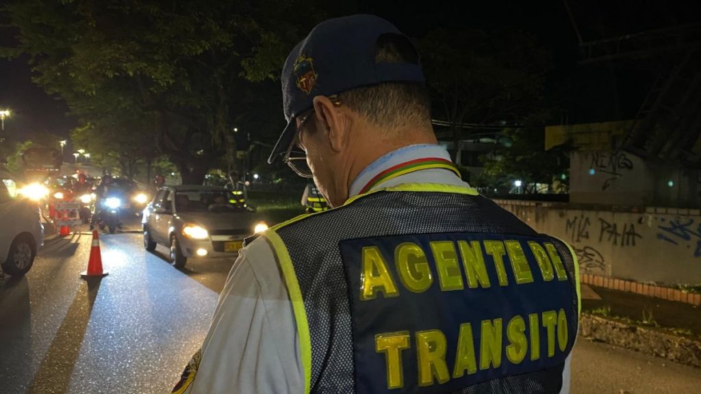 Grave quedó agente de tránsito en Ibagué, luego de ser arrollado por motociclista