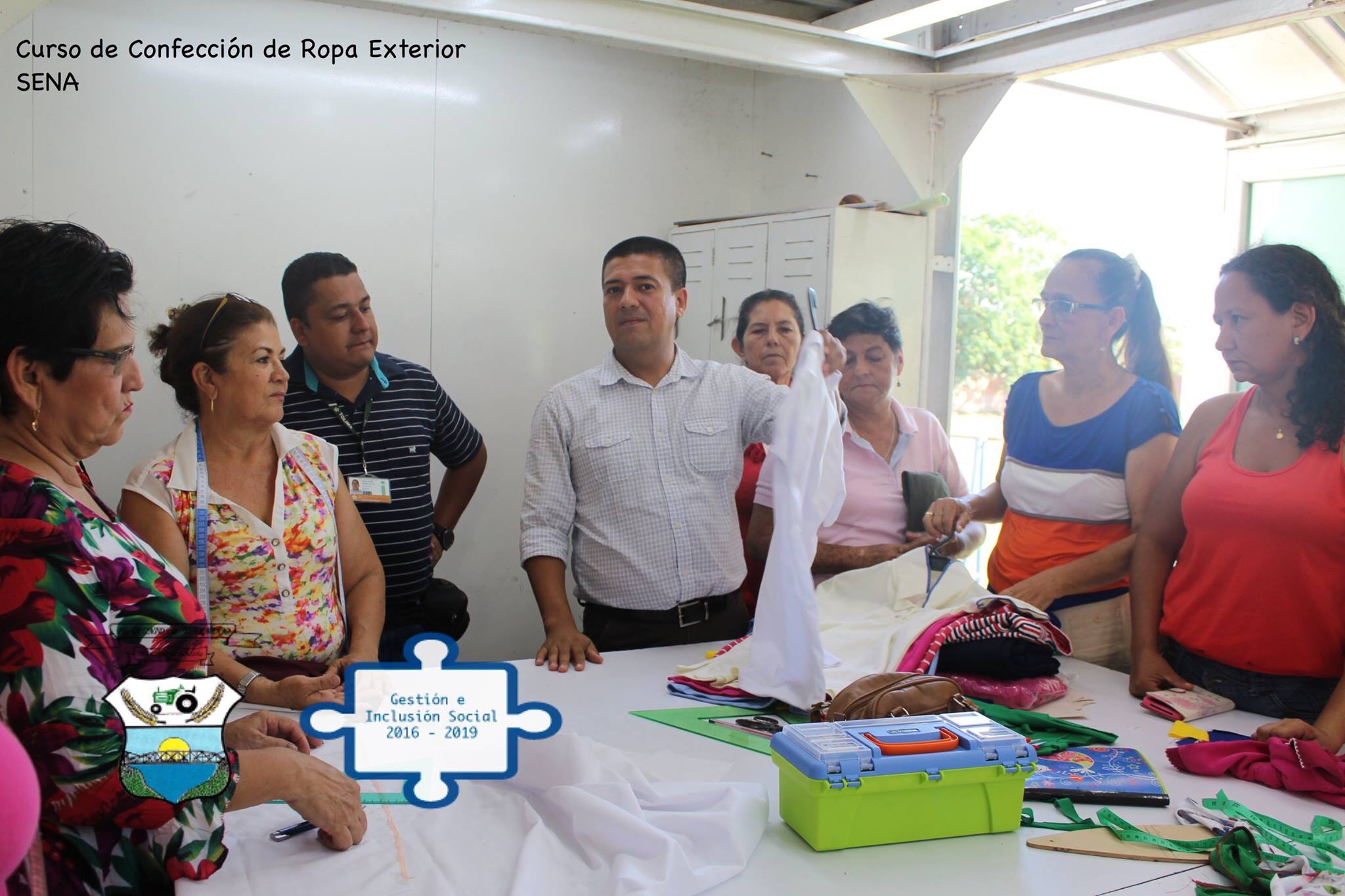 Alcaldía de Saldaña capacitó a mujeres en el tema de confección.