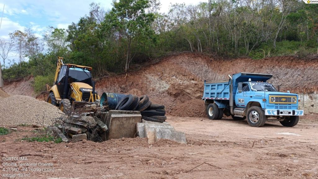 Cortolima y fuerza pública detienen intervención ilegal en la zona protectora de la microcuenca La Apicalá.