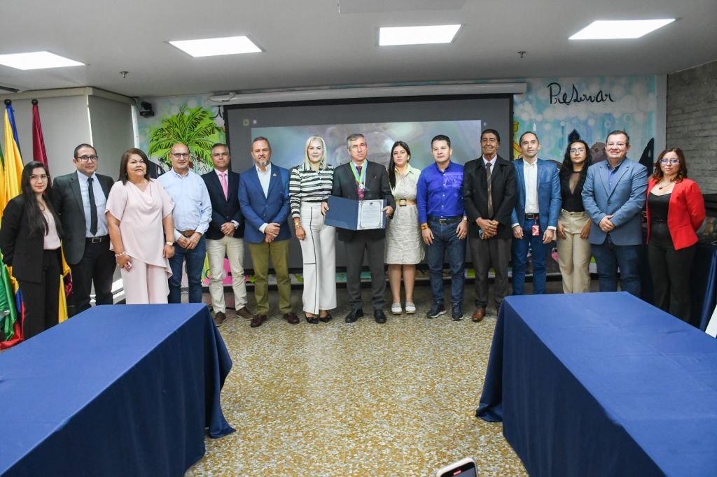 Cortolima otorgó la Medalla al Mérito Ambiental a la Facultad de Ingeniería Forestal de la Universidad del Tolima