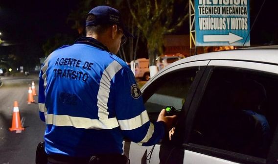 En Ibagué, multan con 57 millones por conducir borracho, a hombre que dormía en su casa