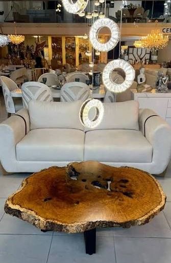 Exalcalde compró 160 millones en muebles, con billetes húmedos y que olían feo