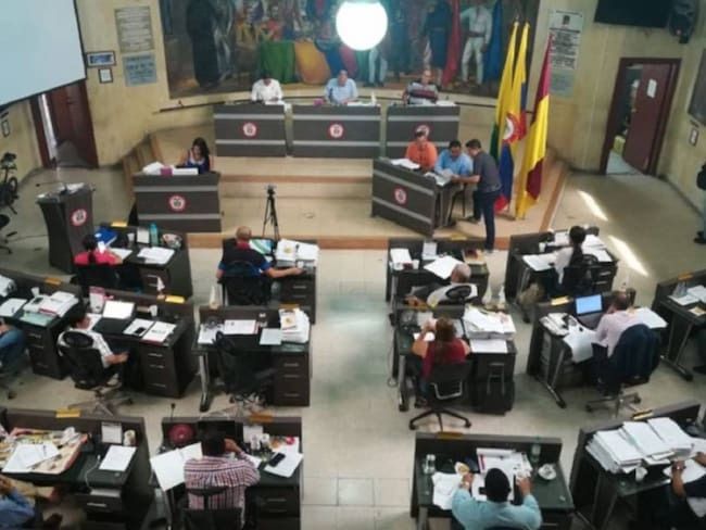 A pedazos se cayó el poder del Rey Arturo, en el concejo de Ibagué.