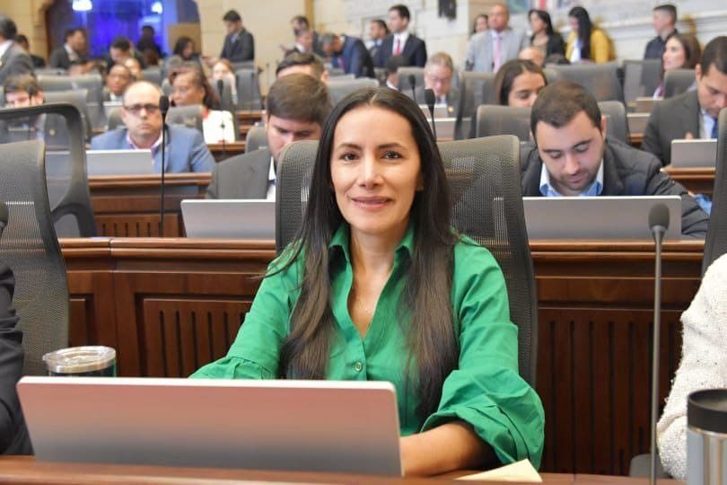 Delsy Isaza, una figura decorativa en el congreso. No habló ni para decir presente