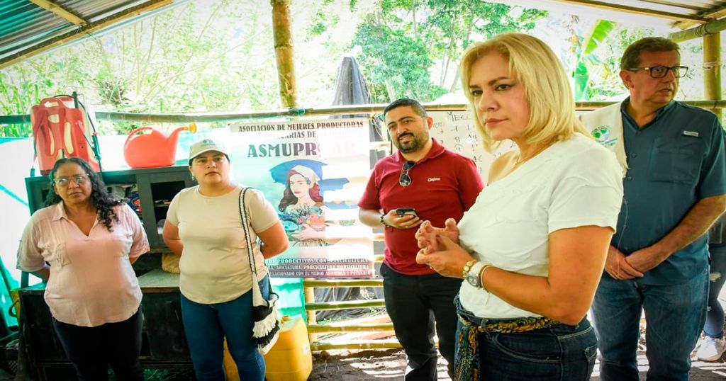 Con hornilla panelera, huertas y biofábricas, Cortolima fortalece la transformación sostenible y la protección de los bosques en Rovira