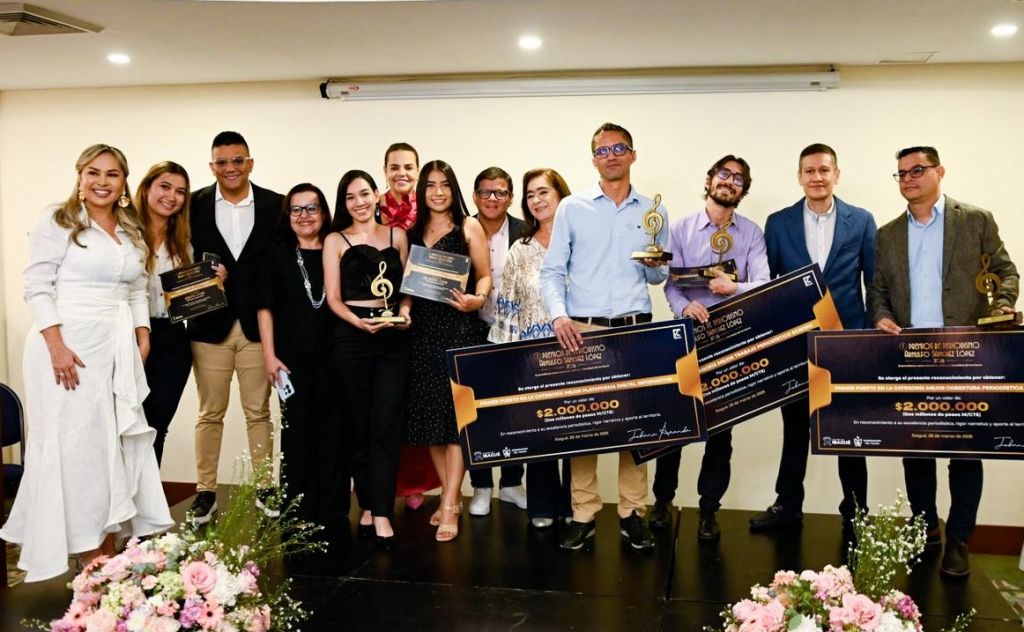 En polémica terminó entrega de premios de periodismo, Arnulfo Sánchez