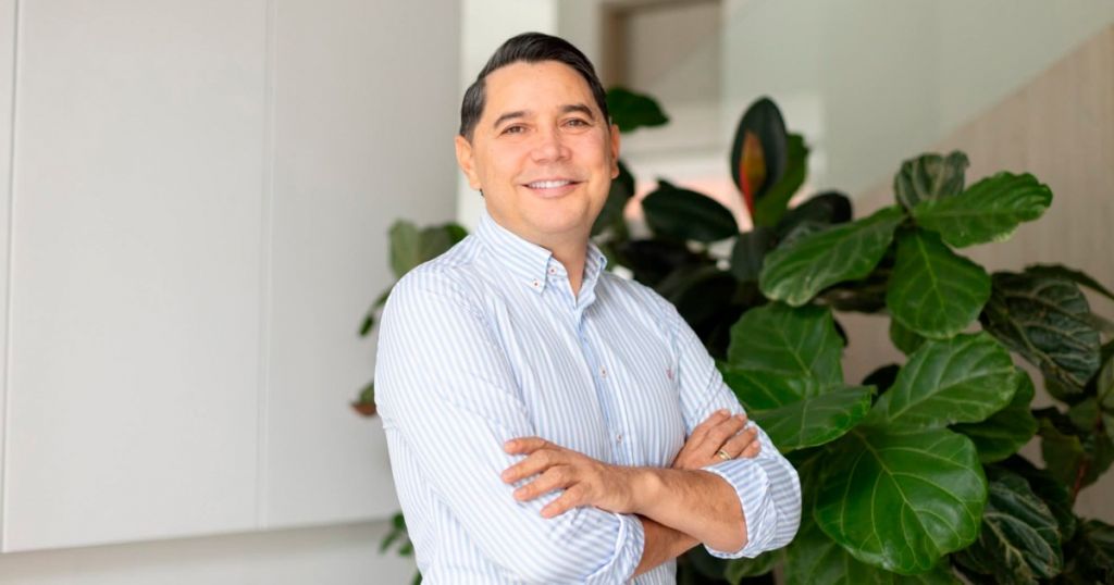 A los 24 años, aumentaría la inhabilidad contra Andrés Hurtado. La muerte política