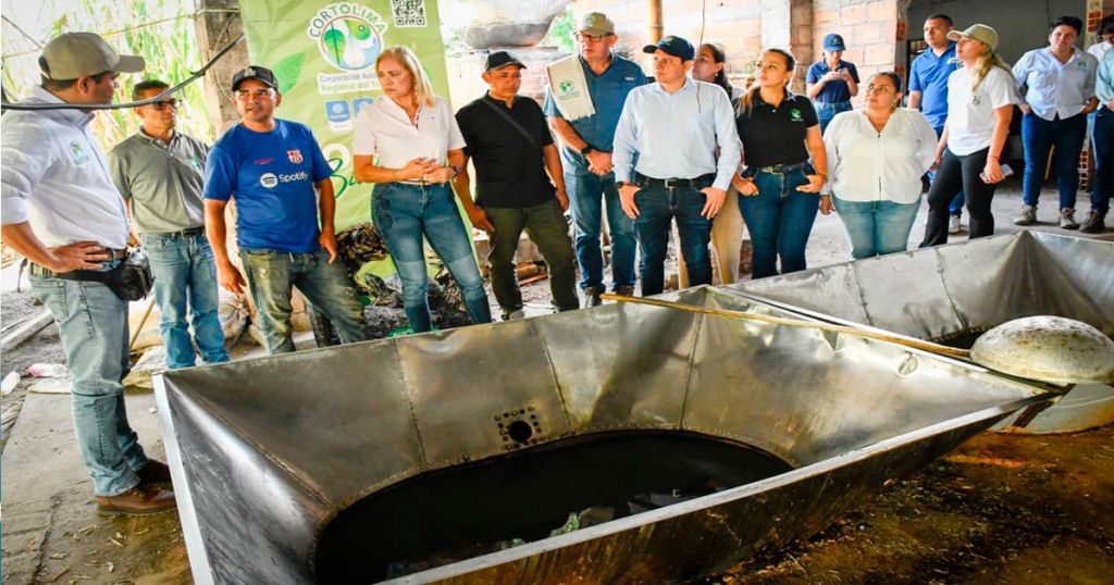 Paneleros de Mariquita reducen tala y consumo de leña con hornillas entregadas por Cortolima