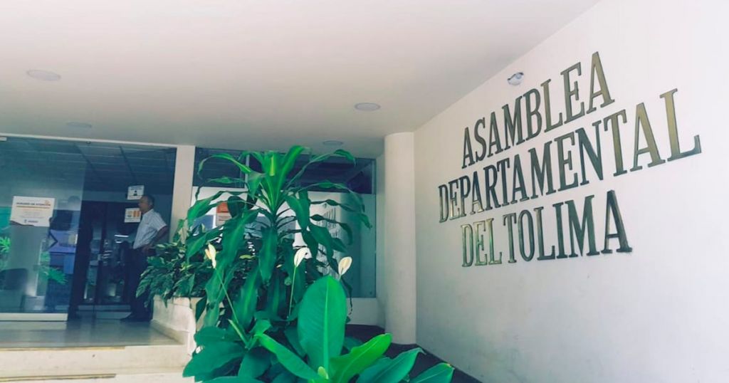 Desesperados contratistas de la Asamblea del Tolima, porqué no les pagan