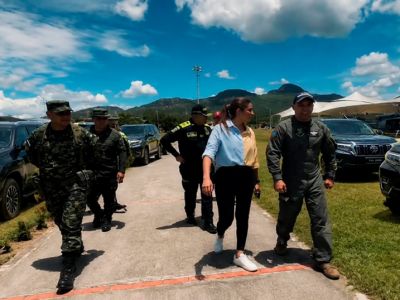 Alquiler de carros blindados en la Gobernación del Tolima, un negocio que huele feo
