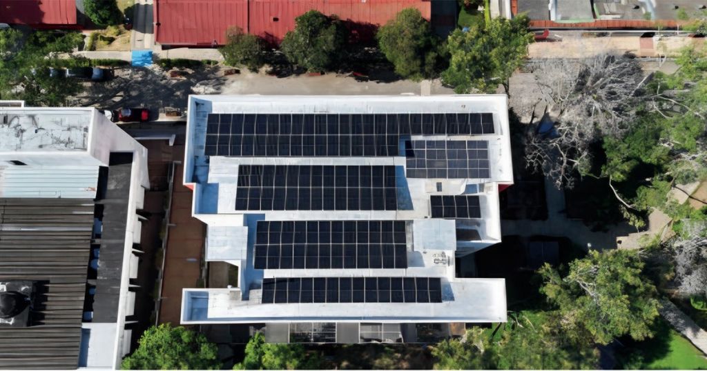 ¡Tenemos paneles solares! UT se convierte en la primera universidad pública de Colombia que cuenta con energía solar propia