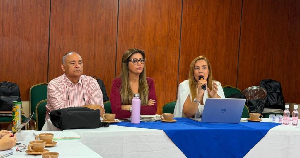 Gobierno Matiz, quebró la fábrica de licores. Ventas bajaron 41%, y han regalado 170 mil botellas