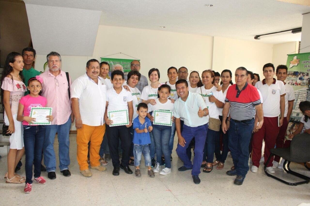Alcaldía de Saldaña entregó kit tecnológicos a colegios de esa población.