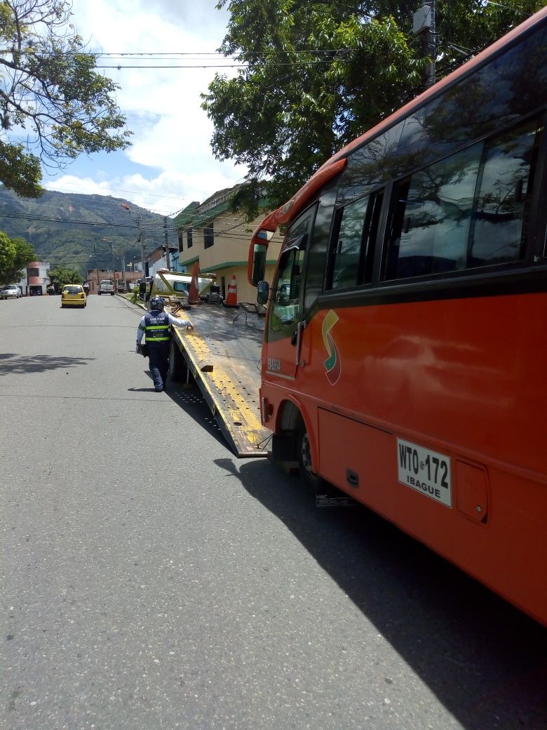 Exclusivo: Buseta inmovilizada en Ibagué, era un ataúd ambulante