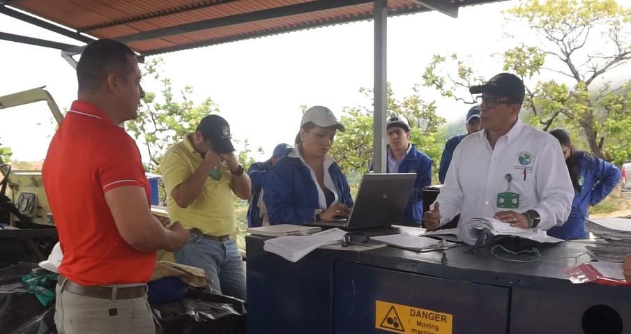 Su entidad la mueve la corrupción, le gritan a director de Cortolima: Vídeo viral.