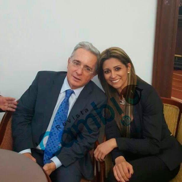 La foto que tiene molestos a Uribistas y Barretistas