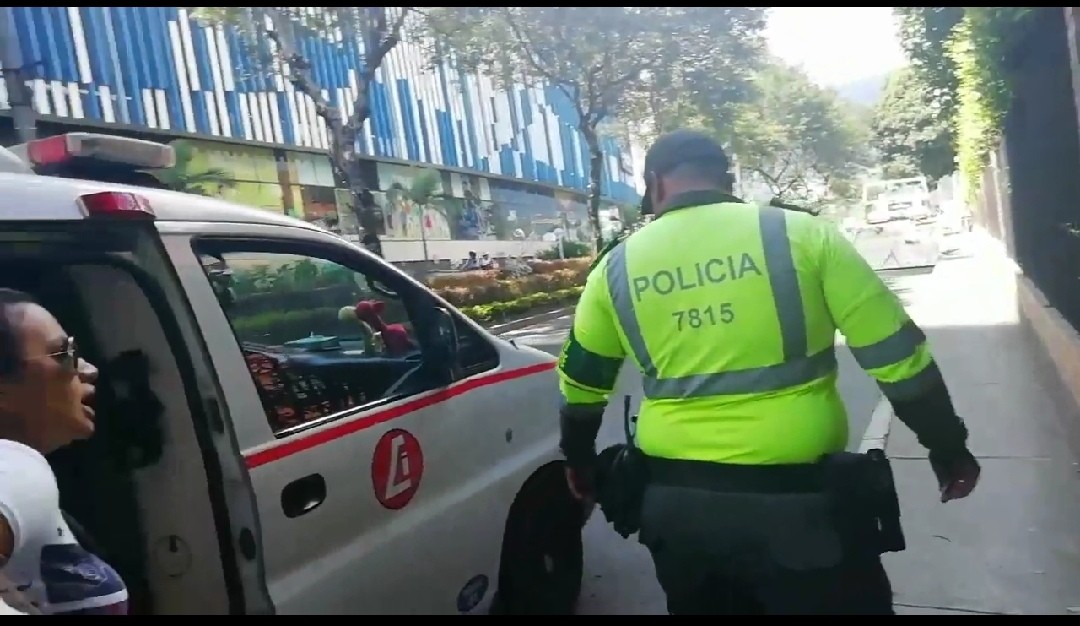 Policía dijo detener ambulancia porque no era de Asotrauma