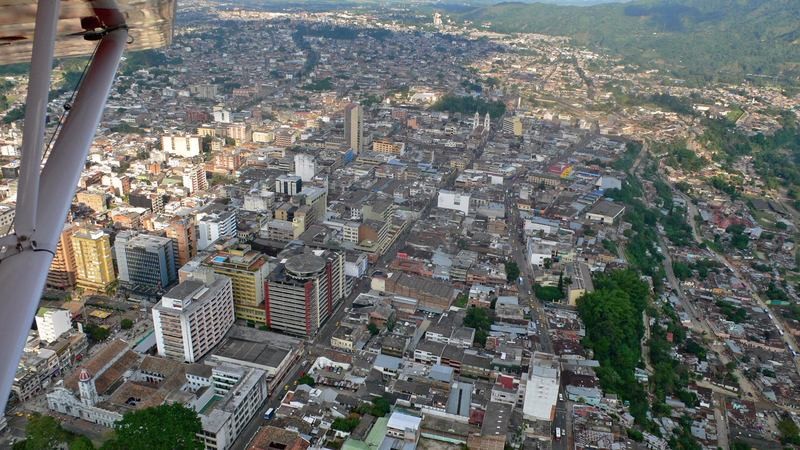 Alcalde de Ibagué compra líderes arreglando salones comunales