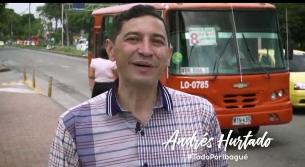 #ardelapolítica candidato asumió reto de repartir volantes en la calle