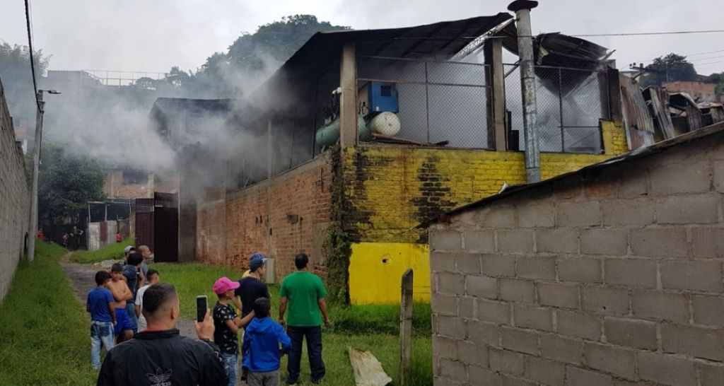 Apagan el gran incendio en zona sur de Ibagué