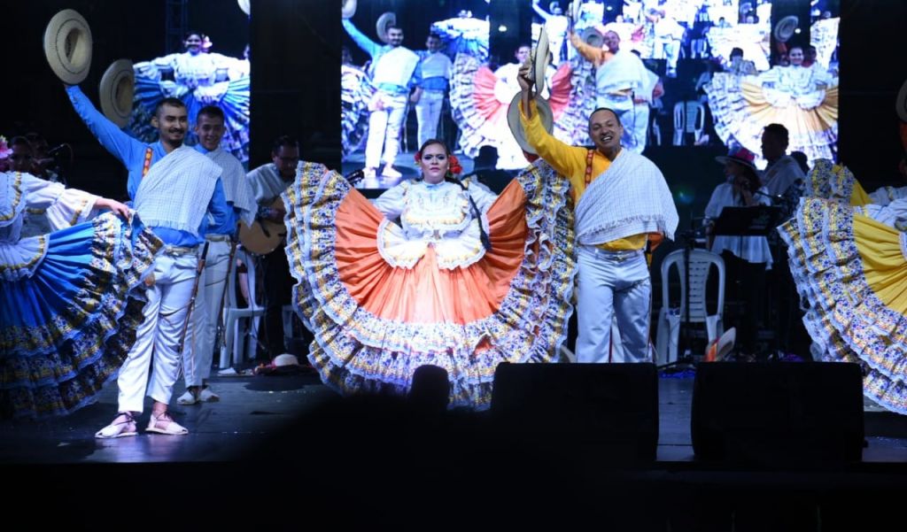 Con el lío de Carlos Vives, vivo, se lanzó festival folclórico de Ibagué