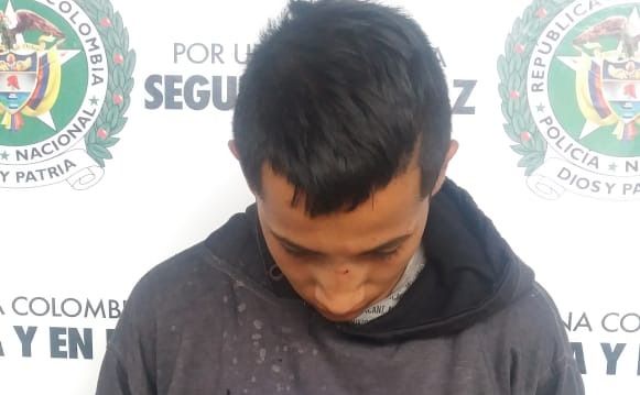 Comunidad capturó a delincuente y lo entregó a la policía en Ibagué