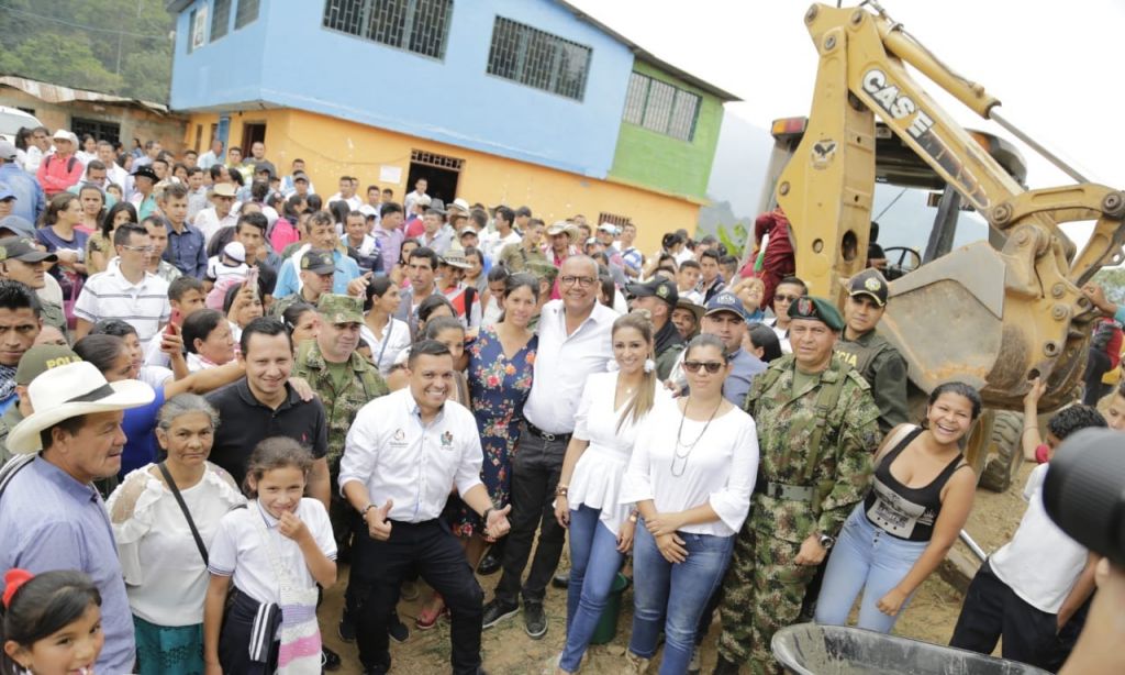 Obras en Chaparral son para su gente, y no para partidos políticos