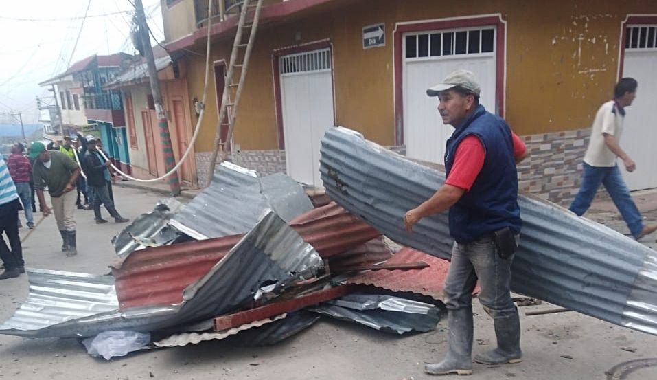 Fuerte explosión frente a la alcaldía de Santa Isabel