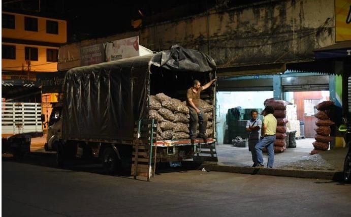 Comerciantes de la plaza de la 21, no están de acuerdo con ideas del alcalde Hurtado