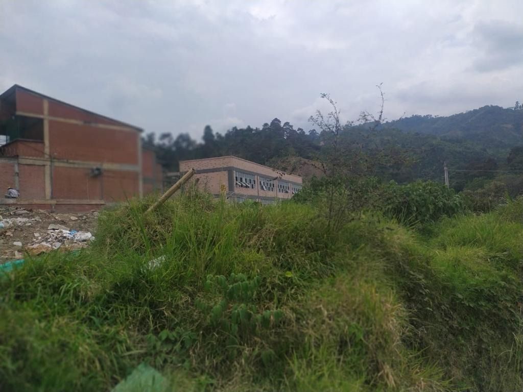 Alcalde Hurtado, vende escuela al sur de Ibagué, para hacer una vía