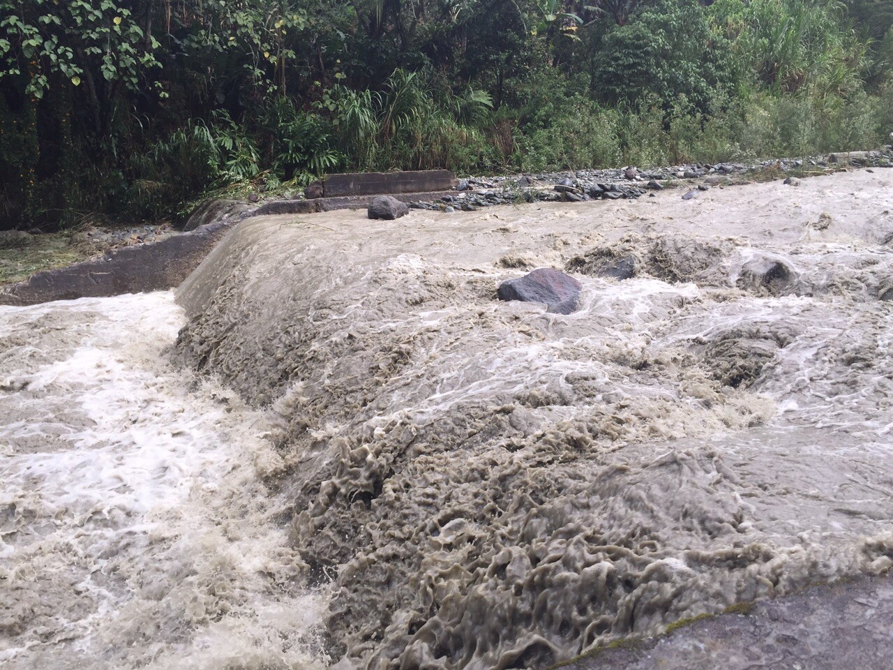 Leves lloviznas dejan sin agua a Ibagué y generan emergencia