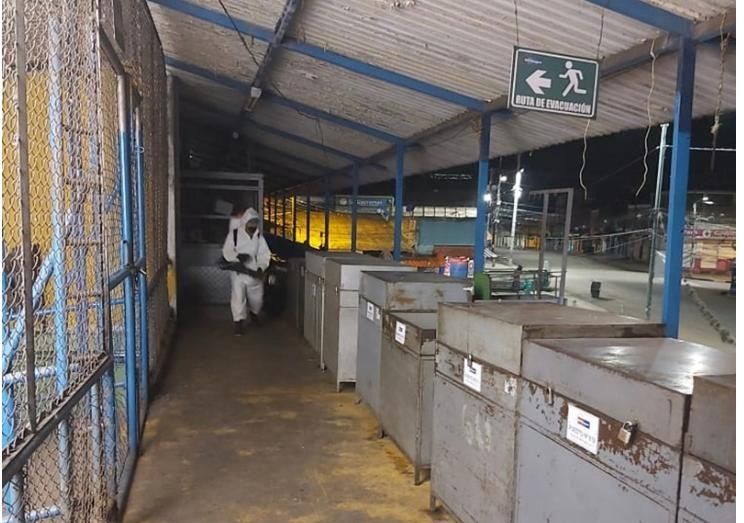 Desinfectan plazas de mercado en Ibagué, para acabar cualquier virus