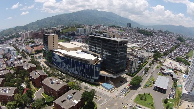 Centros comerciales abren sus puertas, pero sin tumultos