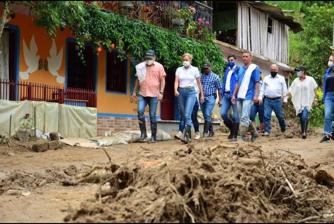 Cortolima brinda acompañamiento a comunidad afectada por temporada de lluvias en Rovira y Chaparral