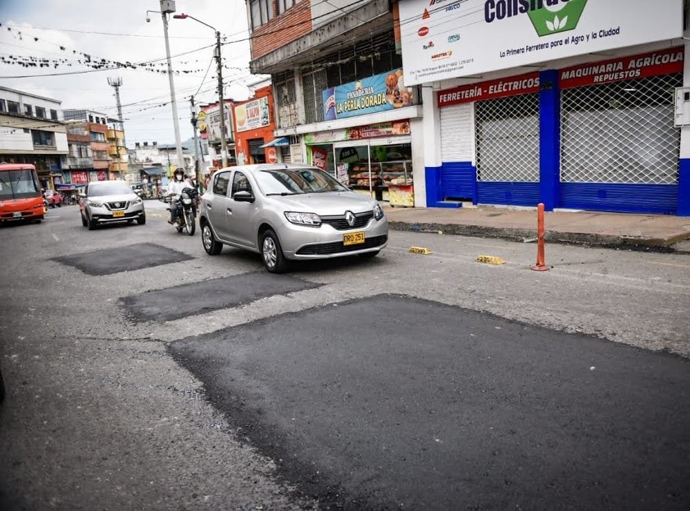 Aprovechan el aislamiento, para arreglar vías en Ibagué