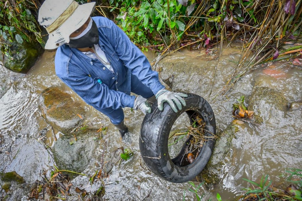 Alcaldía de Ibagué realiza acciones integrales sobre fuentes hídricas de la ciudad