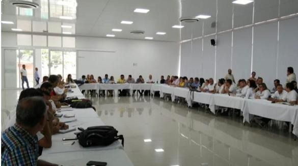 Alcalde de Ibagué y sindicatos firman la pipa de la paz