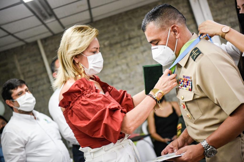 Cortolima reconoce a grupos especiales del ejército nacional, la Policía de Ibagué y el tolima.