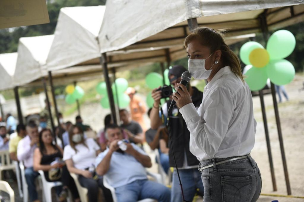 Cortolima se compromete con Cajamarca a crear un vivero de Palma de cera