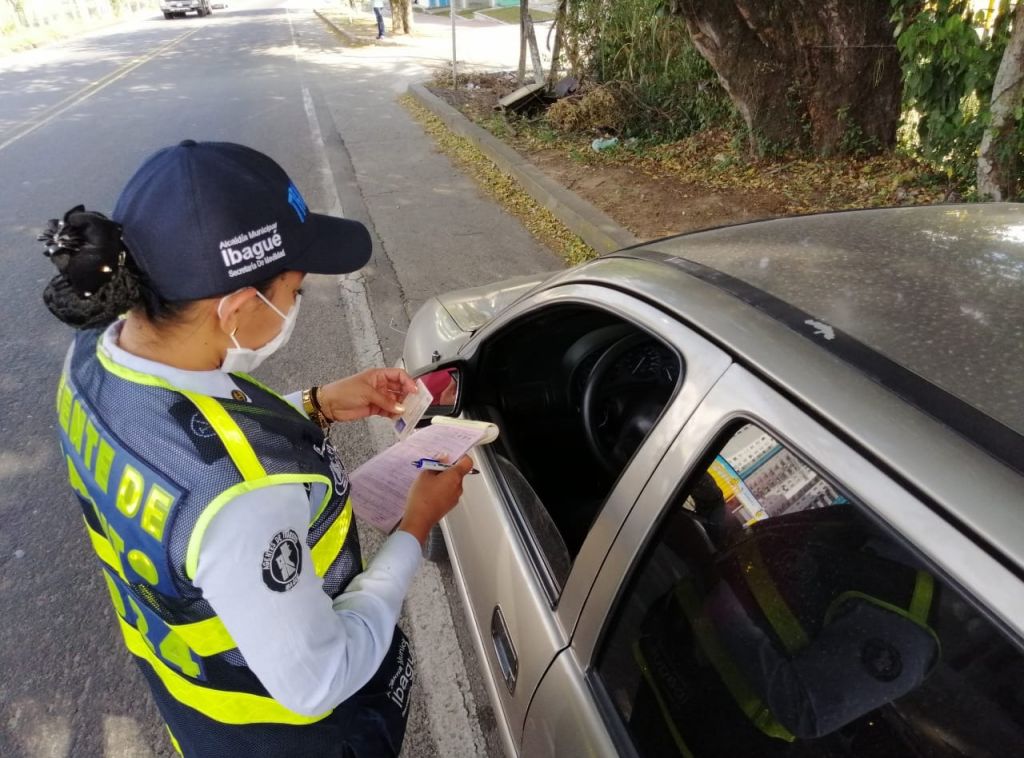 El transporte ilegal en Ibagué deja 230 carros inmovilizados