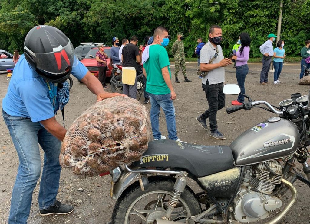 Vendieron hasta el último frijol y papa, campesinos en vías del Tolima