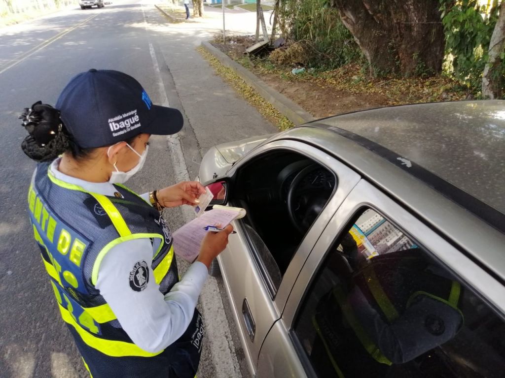 Secretaría de tránsito a la caza del transporte ilegal en Ibagué.