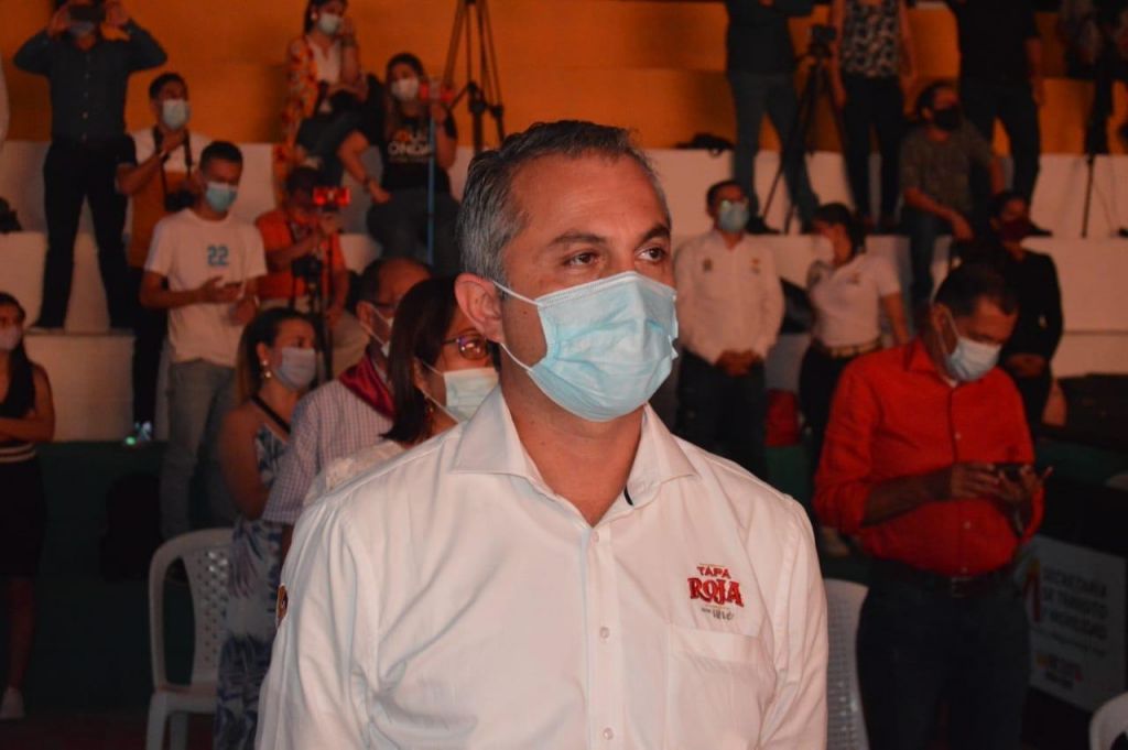 Tapa roja abrazando el Sol,  Conmemora los 160 años de historia del Tolima