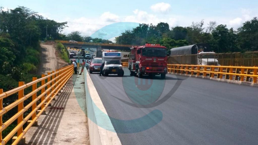 Hallan abandonada camioneta de Jorg’s en el puente de la Vida.