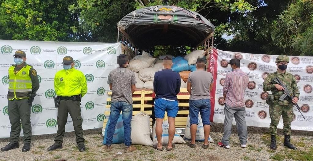 Capturan 4 sujetos por hurtar camión cargado de café