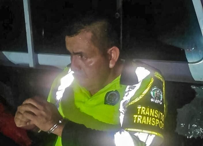 A la cárcel falso policía que fue capturado en la vía al Guamo