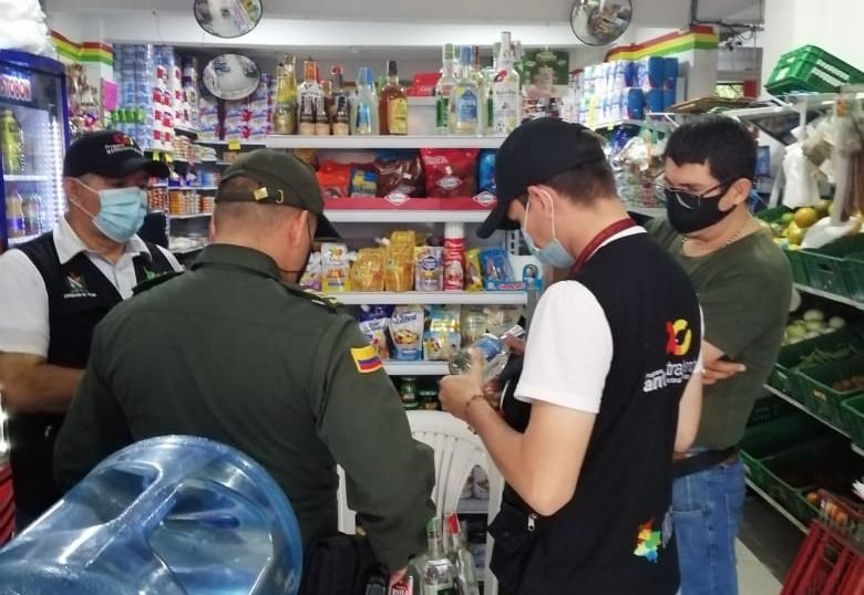 Tiendas en barrios de Ibagué, vendían licor de contrabando