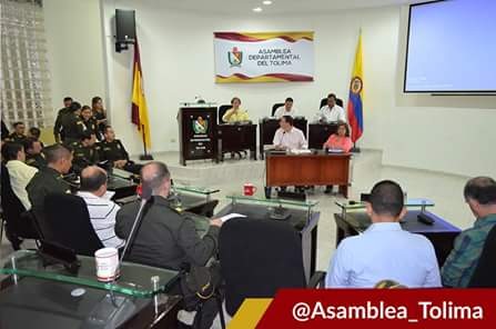 Asamblea cedió su poder al gobernador por diez meses